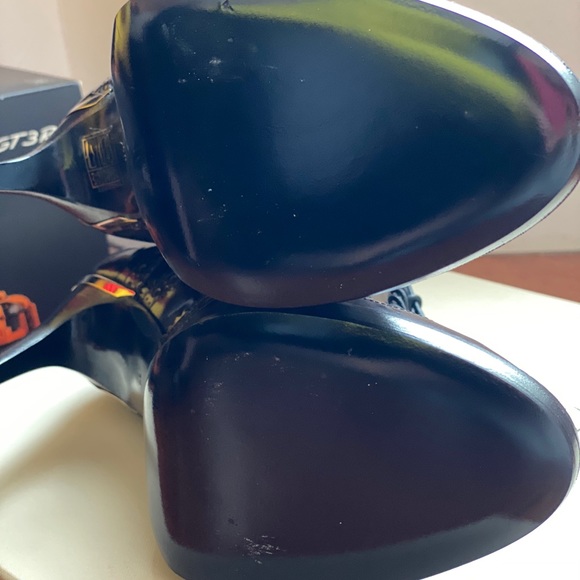 Authentic Burberry Leather bootie - Picture 6 of 8